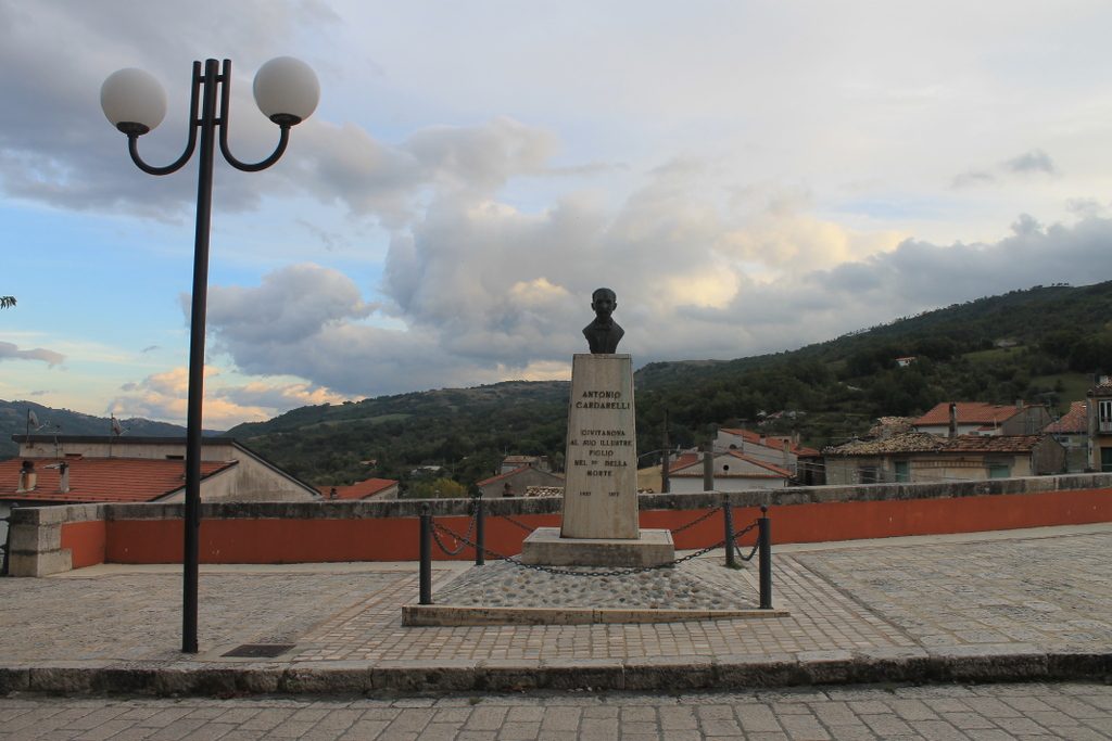 Antonio Cardarelli's Bust, Civitanova del Sannio - 01.JPG